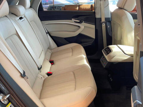 2019 Audi e-tron quattro Premium Plus