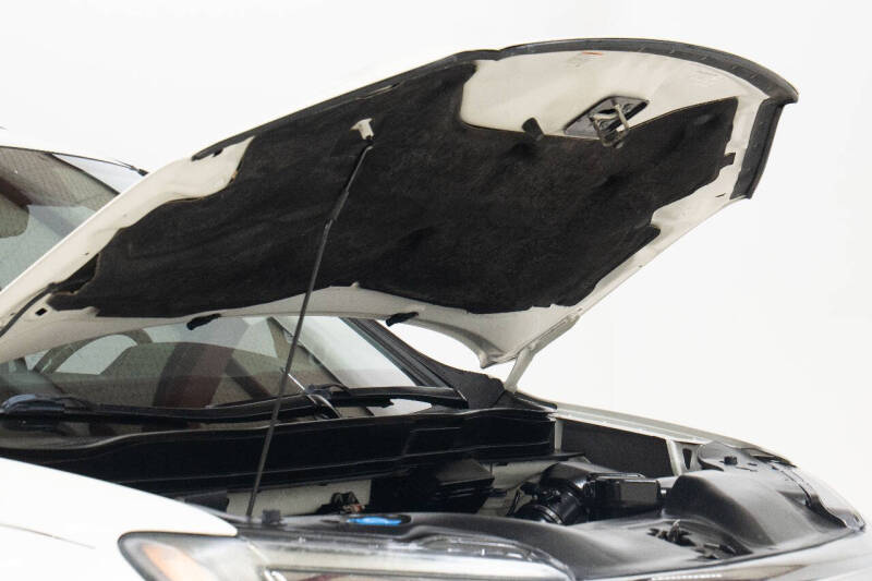 2019 Honda Pilot Touring w/Rear Captain's Chairs