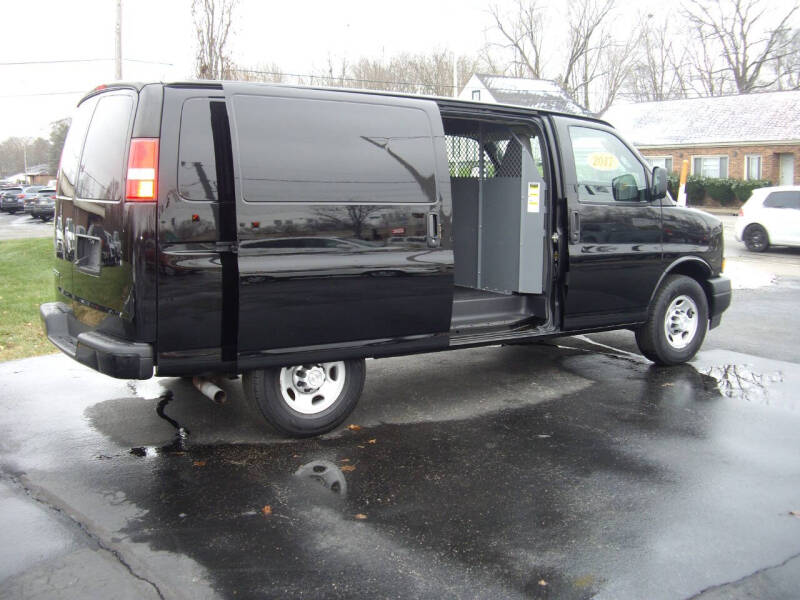 2017 Chevrolet Express Cargo Work Van's photo