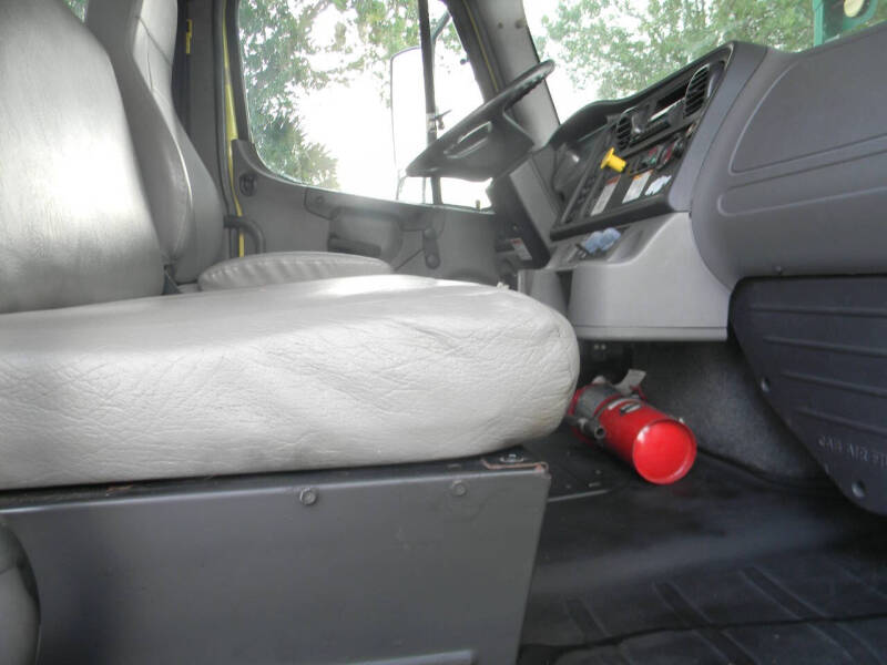 2017 Freightliner M2 106