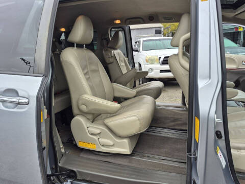 2014 Toyota Sienna XLE 8-Passenger