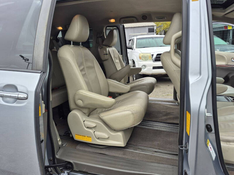 2014 Toyota Sienna XLE 8-Passenger