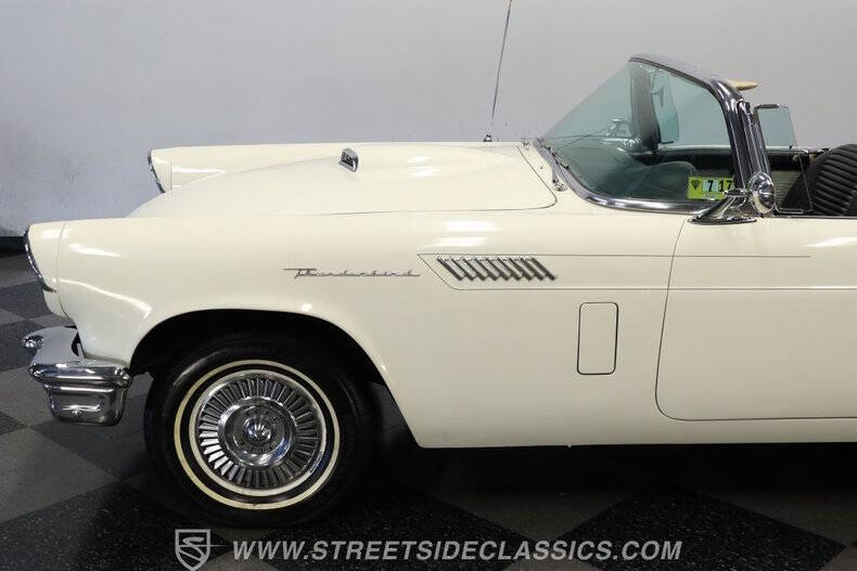 1957 Ford Thunderbird