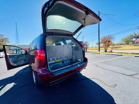 2010 Toyota Sienna LE 7-Passenger