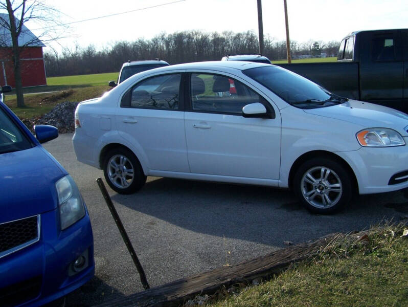 2011 Chevrolet Aveo 1LT photo 2