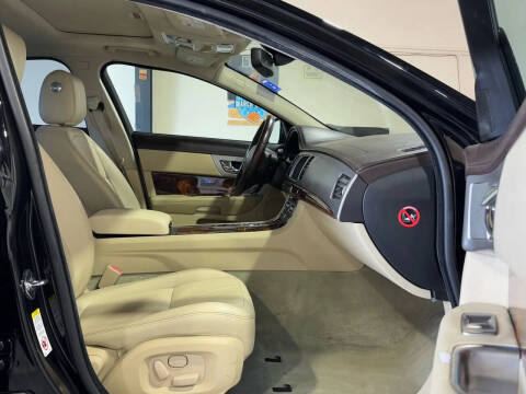 2011 Jaguar XF