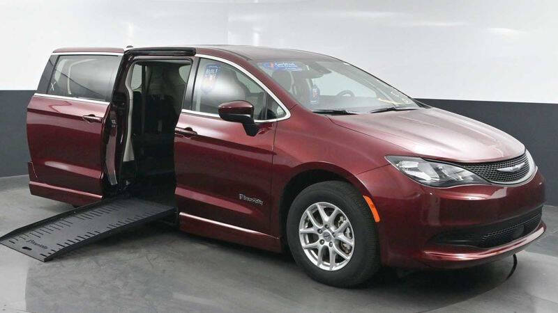 2023 Chrysler Voyager LX