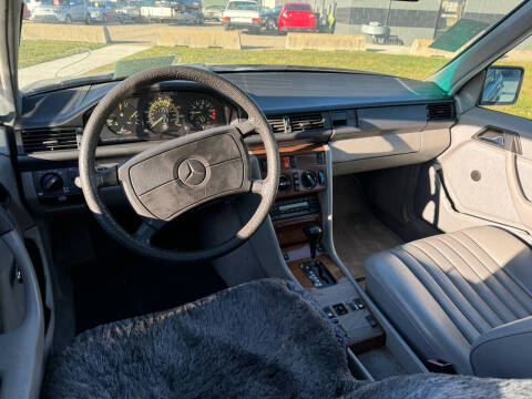 1986 Mercedes-Benz E-Class