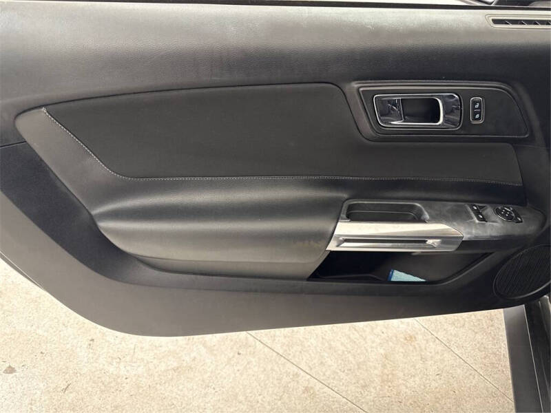 2017 Ford Mustang V6