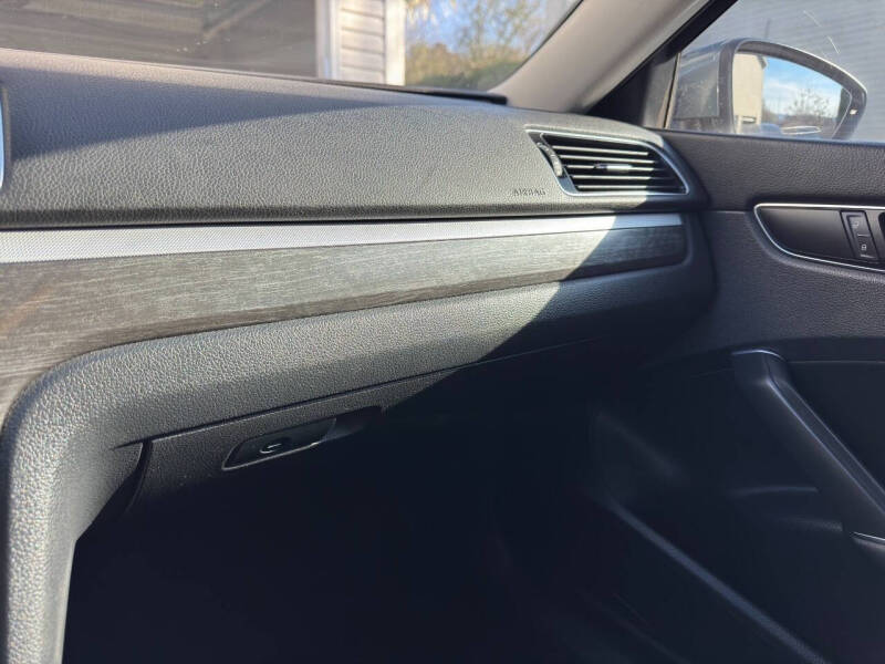 2016 Volkswagen Passat 1.8T SE