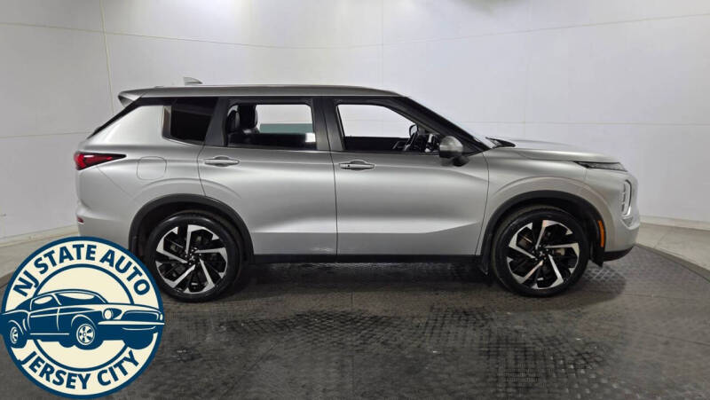2023 Mitsubishi Outlander SE