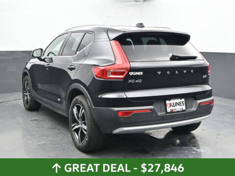 2025 Volvo XC40 B5 Core Bright Theme