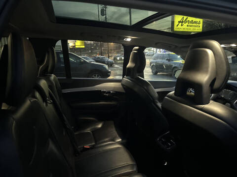 2016 Volvo XC90 T6 Momentum