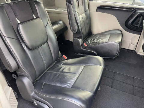 2015 Chrysler Town and Country Limited Platinum