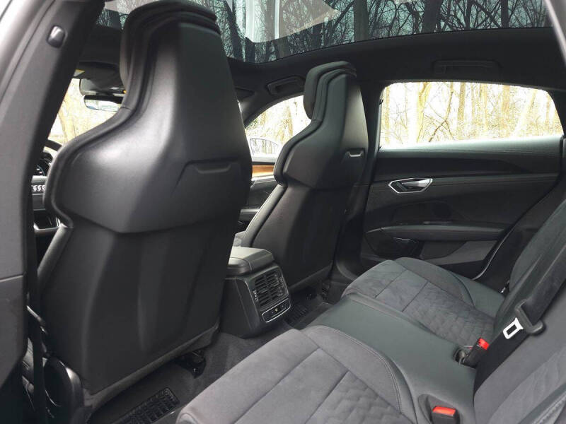 2023 Audi e-tron GT quattro Premium Plus