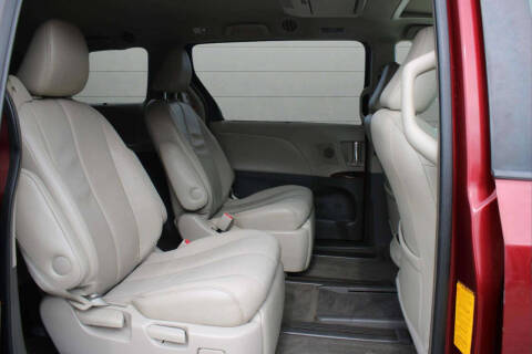 2014 Toyota Sienna XLE 7-Passenger