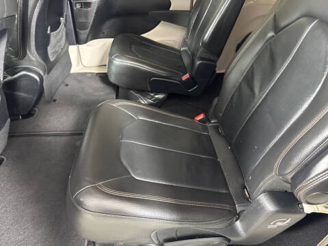 2017 Chrysler Pacifica Touring-L