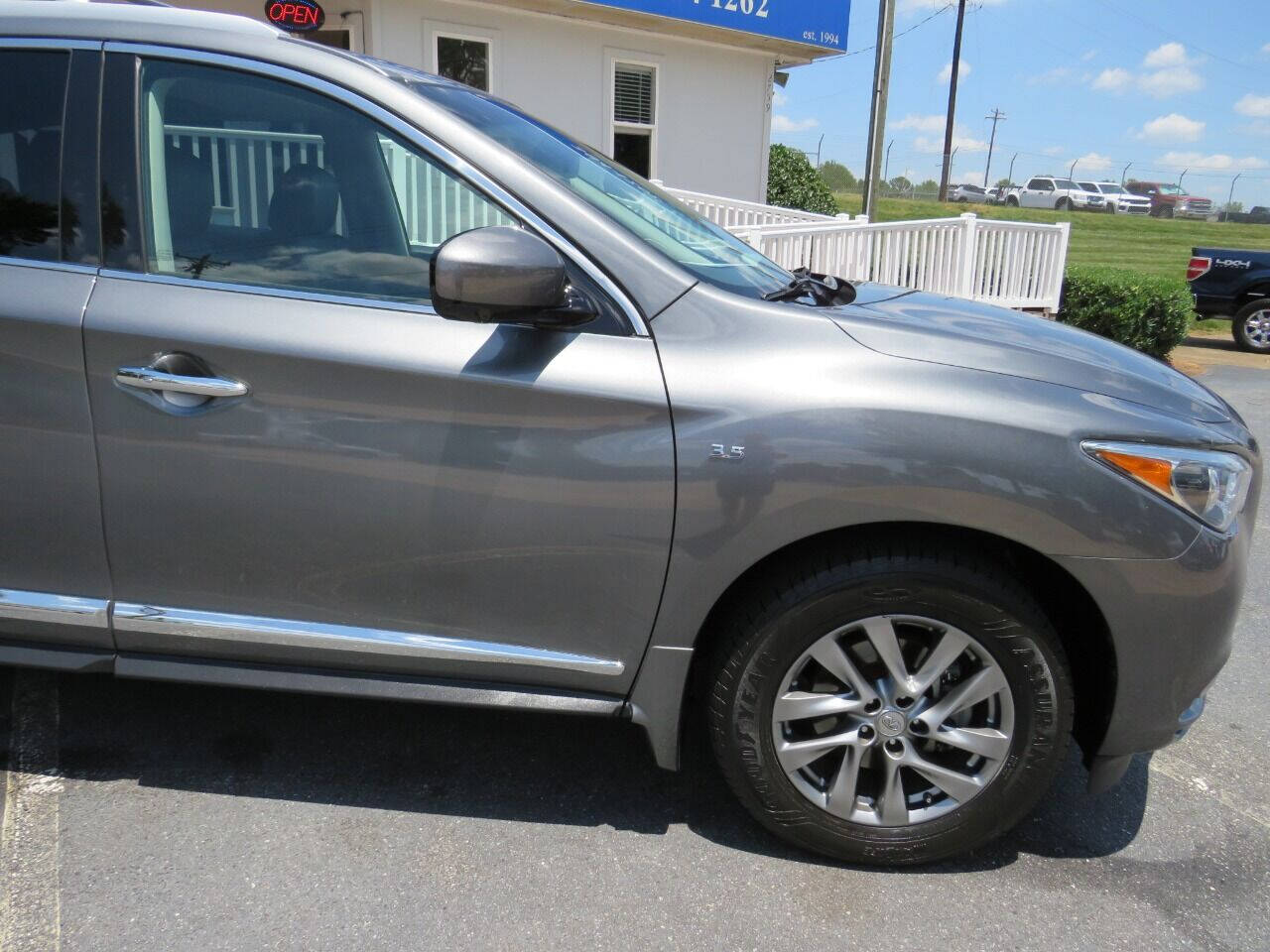 2015 INFINITI QX60 for sale at Colbert's Auto Outlet in Hickory, NC