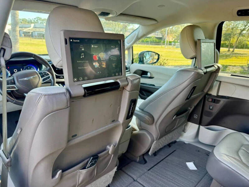 2017 Chrysler Pacifica Touring-L Plus