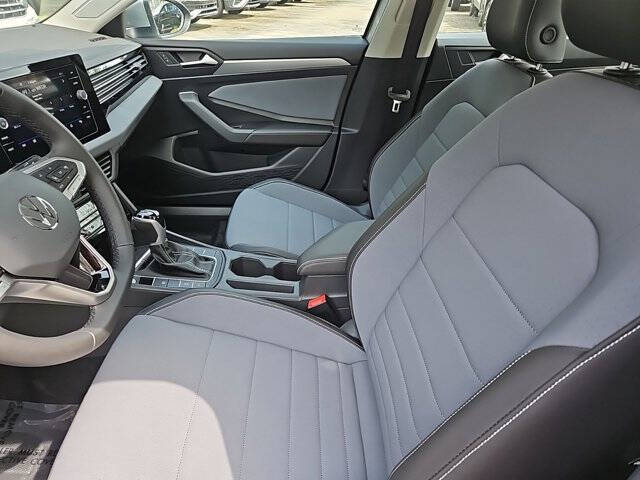 2025 Volkswagen Jetta SE