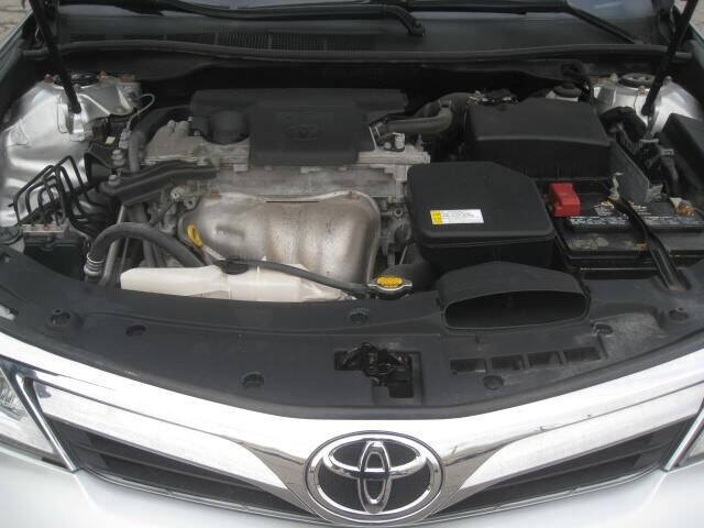 2013 Toyota Camry LE photo 20