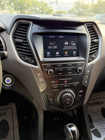 2017 Hyundai Santa Fe SE