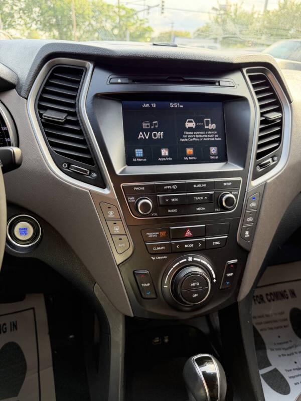 2017 Hyundai Santa Fe SE