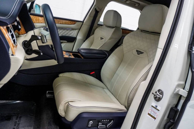 2023 Bentley Bentayga Azure V8