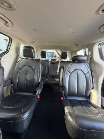 2017 Chrysler Pacifica Touring-L Plus