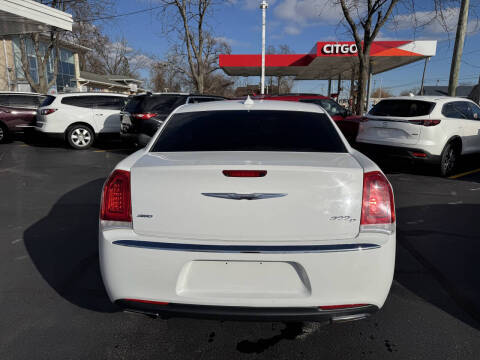 2016 Chrysler 300 C