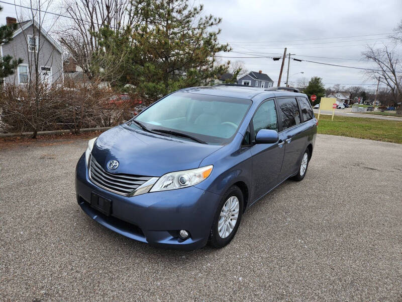 2013 Toyota Sienna XLE 8-Passenger