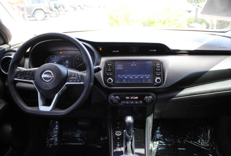 2022 Nissan Kicks SV