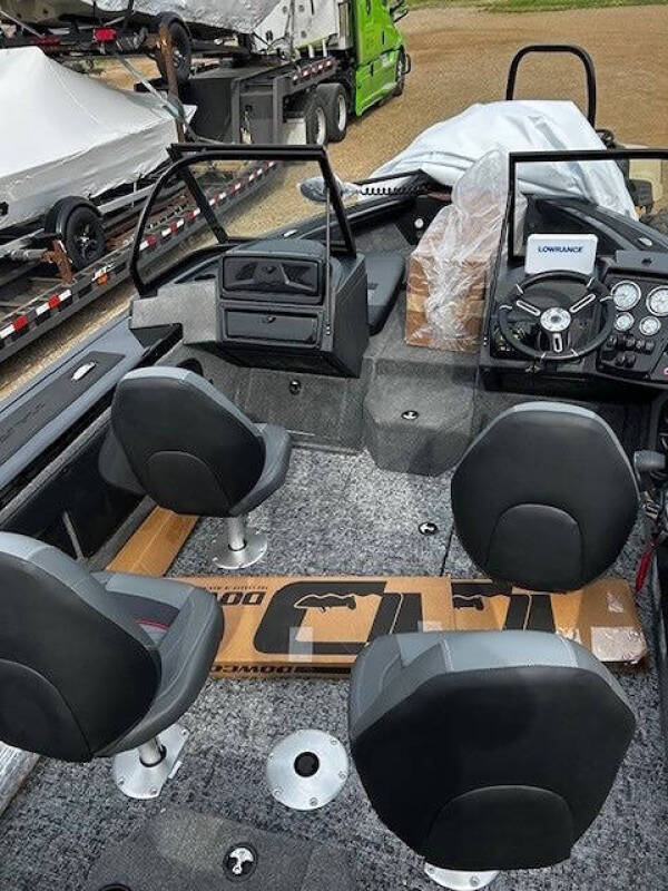 2026 Tracker Targa V-19 Combo
