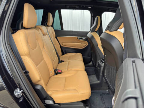 2024 Volvo XC90 Recharge T8 Ultimate Bright Theme 7P