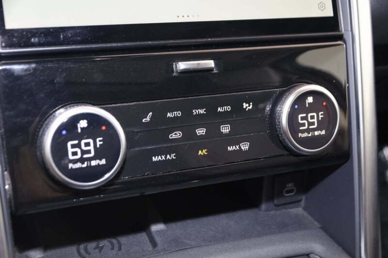 2023 Land Rover Discovery P300 S