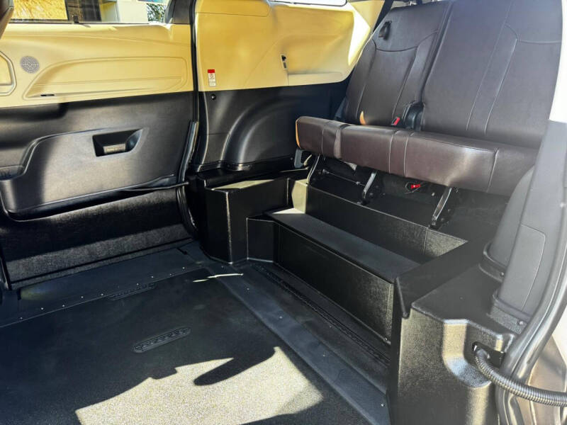 2021 Toyota Sienna Platinum 7-Passenger