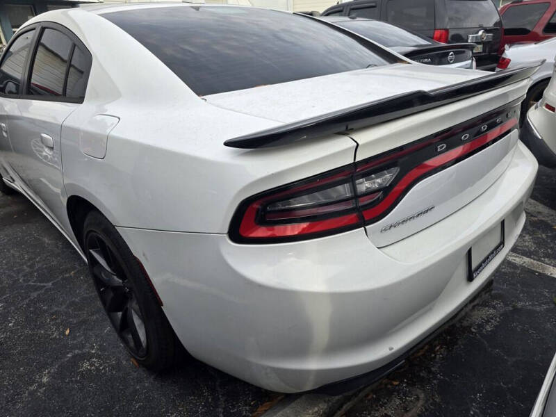 2016 Dodge Charger SXT