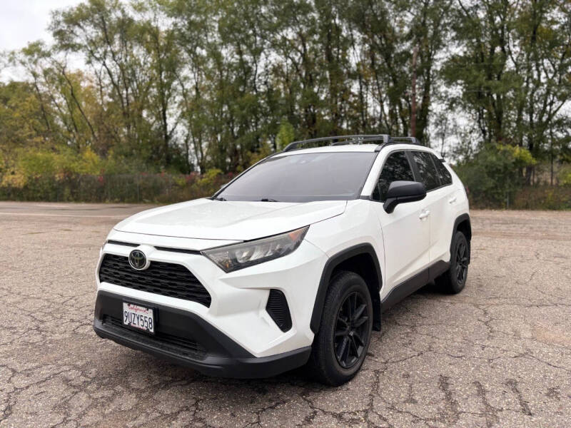 2019 Toyota RAV4 LE's photo