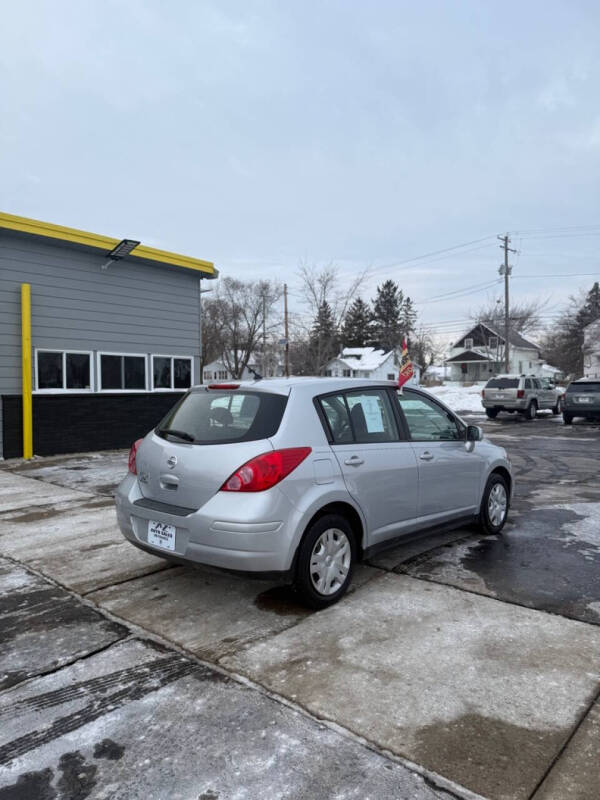 2010 Nissan Versa 1.8 S