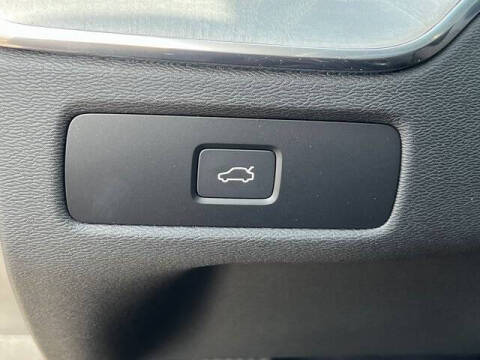 2025 Volvo XC60 B5 Plus Dark Theme