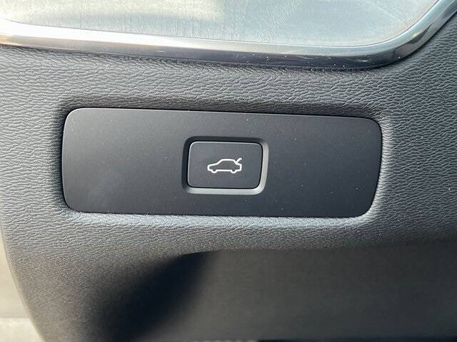 2025 Volvo XC60 B5 Plus Dark Theme