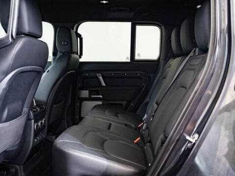 2024 Land Rover Defender 130 P400 Outbound