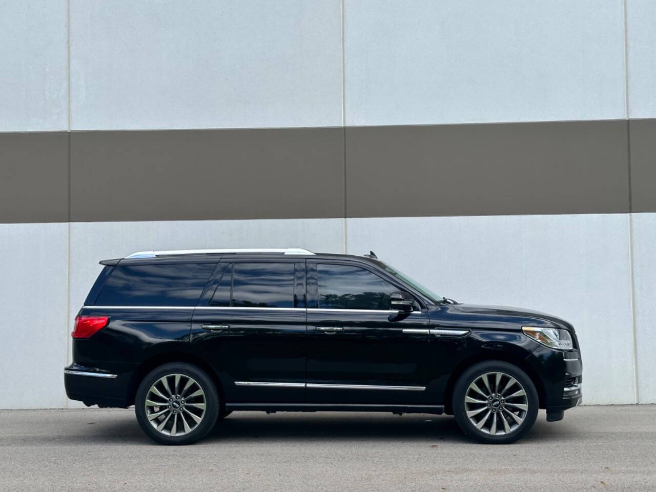 2018 Lincoln Navigator for sale at Phoenix Motor Co in Romulus, MI