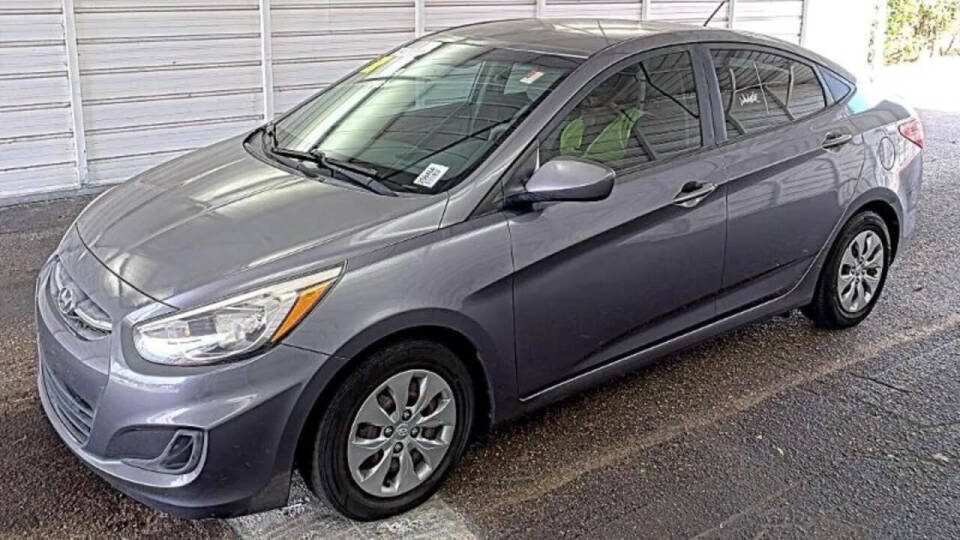 2017 Hyundai Accent SE's photo