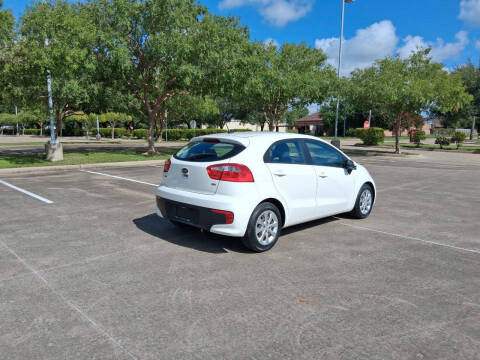 2016 Kia Rio 5-Door LX