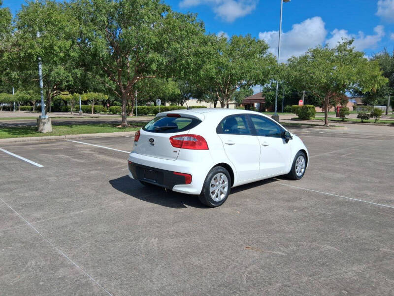 2016 Kia Rio 5-Door LX