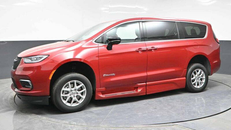 2025 Chrysler Pacifica Select