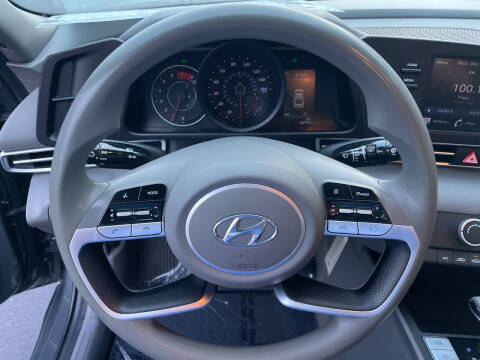 2023 Hyundai Elantra SE