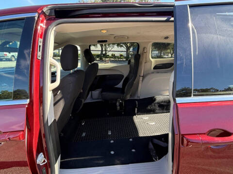 2021 Chrysler Voyager L