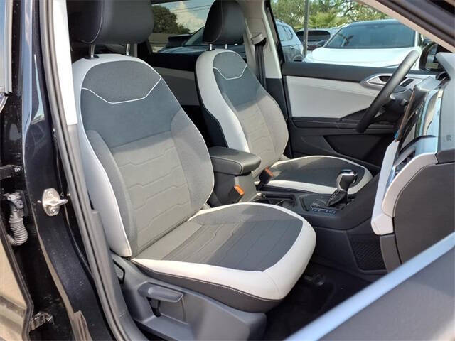 2025 Volkswagen Taos SE